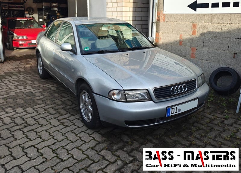 BASS MASTERS Soundsystem Audi A4 Typ B5 silber