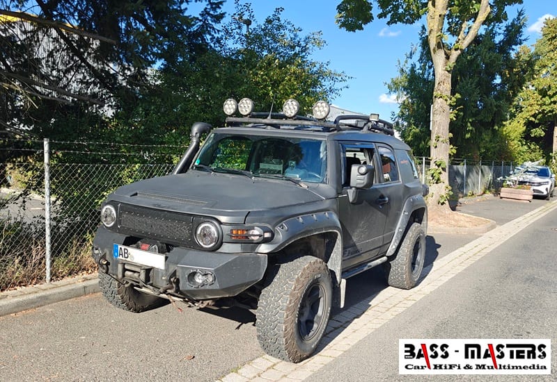 Toyota FJ Cruiser - Pioneer AVH-Z9200DAB