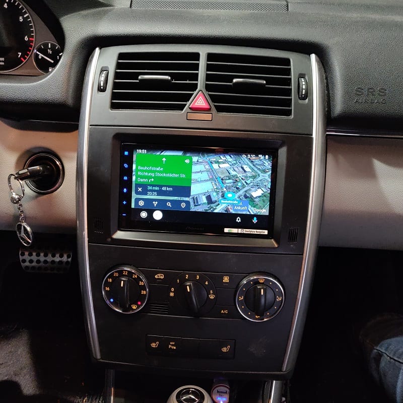 Mercedes Benz B200 Pioneer - SPH-DA250DAB